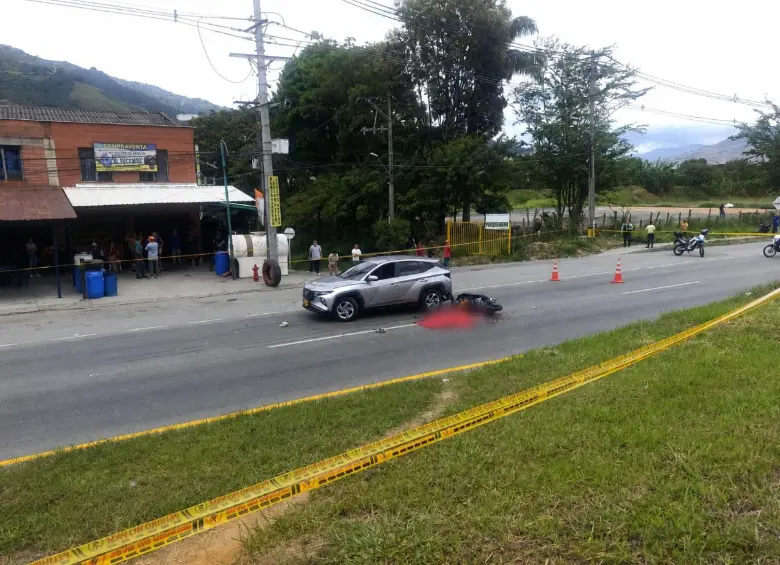 En la zona ya se adelanta la inspección judicial. Autoridades viales recomiendan tomar vías alternas. FOTO Sindy Valle Castro.