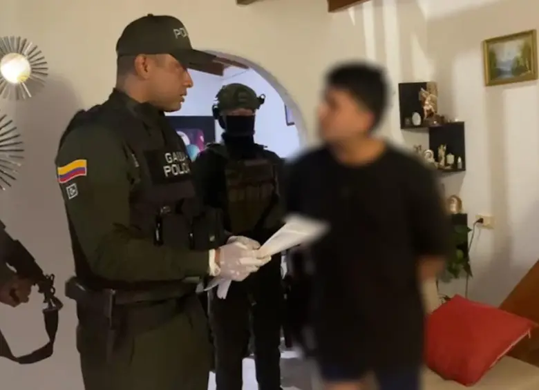 Uno de los hombres capturados por secuestro extorsivo en Antioquia. FOTO Policía.