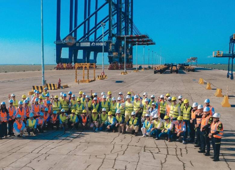 Es la primera vez en 50 años que Proantioquia realiza su asamblea de afiliados fuera del Valle de Aburrá. En la foto, los afiliados en Puerto Antioquia. FOTO Proantioquia.
