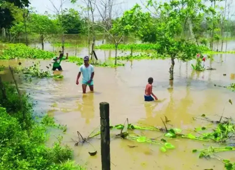 Urabá continúa padeciendo las emergencias por lluvias. Desde la Gobernación de Antioquia llegan nuevas ayudas. Imagen tomada de redes sociales.
