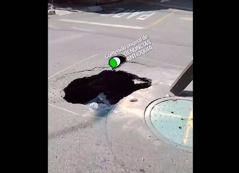 Esta es una de las imágenes del hueco que se pueden ver en el vídeo. FOTO: TOMADA DE TWITTER @DenunciasAntio2