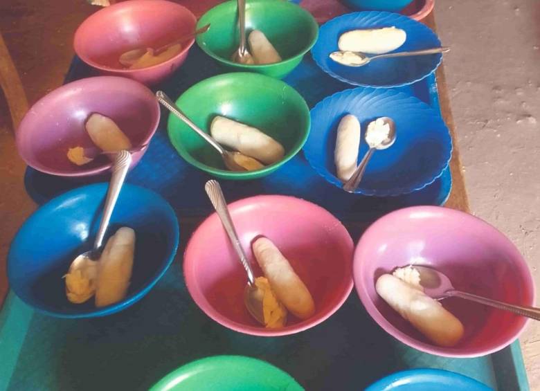 Los alimentos entregados en Uribia que han desatado una ola de indignación. FOTO CORTESÍA