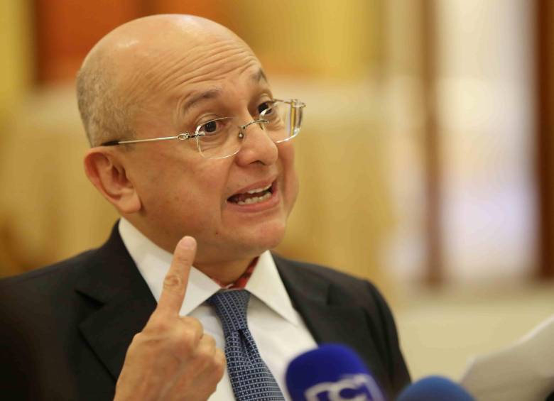 El nuevo minsitro de Justicia, Eduardo Montealegre defiende la convocatorio a la consulta popular. Foto: Colprensa