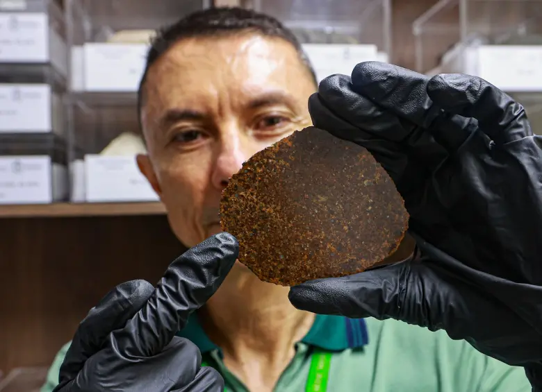 Viajan millones de años por el espacio y terminan en Medellín: así es la colección de meteoritos de la Universidad Nacional