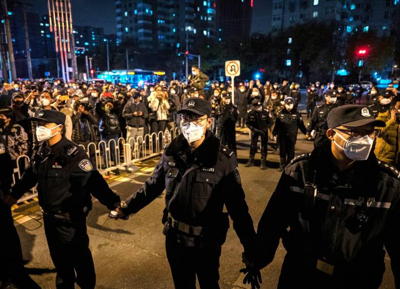 Organismos internacionales de derechos humanos acusaron a la Policía de China de cometer actos de brutalidad contra algunos manifestantes. Dos periodistas fueron detenidos. FOTO getty