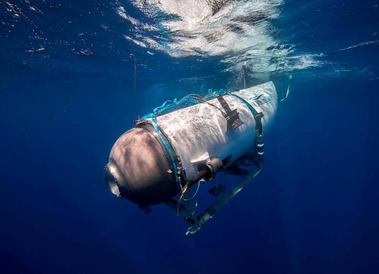 Cinco personas siguen a bordo del sumergible. Las autoridades no descansan en dar con su paradero en medio del Atlántico Norte. FOTO: AFP