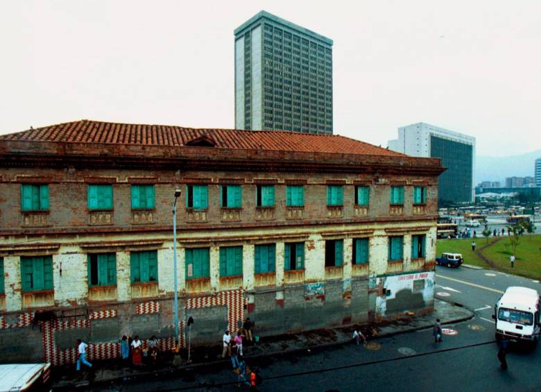 Imagen del año 2000, del hermano del Vásquez, el edificio Carré. FOTO: EL COLOMBIANO