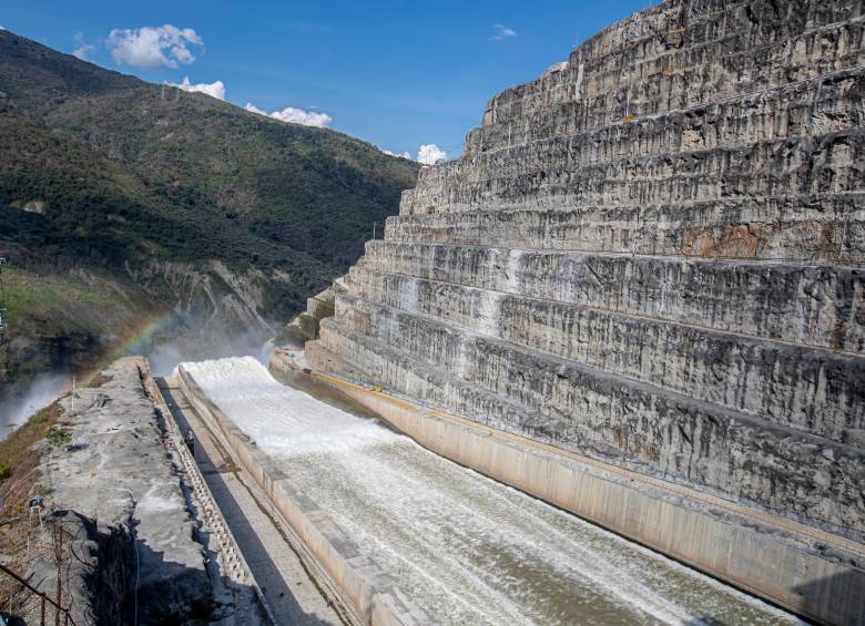 El vertedero de Hidroituango es una de las estructuras que generan riesgo por su operación ininterrumpida desde hace dos años. FOTO: JUAN ANTONIO SÁNCHEZ