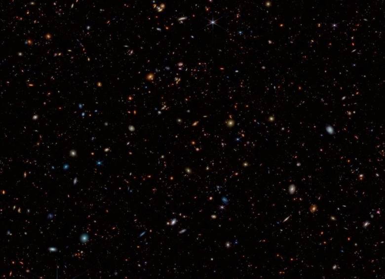 Esta imagen infrarroja del Telescopio Espacial James Webb de la NASA (JWST) fue tomada para el programa JWST Advanced Deep Extragalactic Survey, o JADES. Foto: Cortesía de la NASA, la ESA y el CSA.