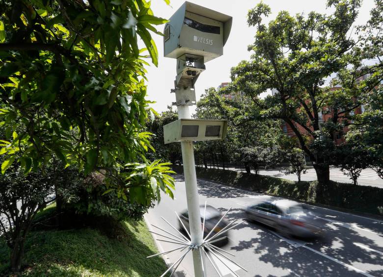 Las cámaras de fotodetección en Bello están ubicadas en cinco puntos de la localidad que presentan alto flujo vehicular. Foto: Manuel Saldarriaga Quintero