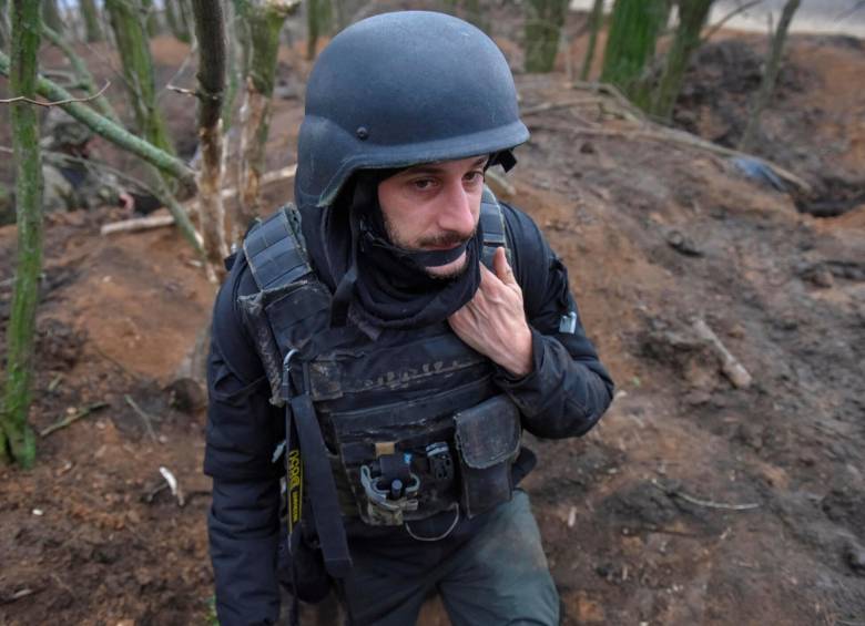 Antoni Lallican, reportero gráfico francés especializado en la cobertura de guerras, quien fue asesinado en Ucrania. FOTO: Cortesía @le_Parisien