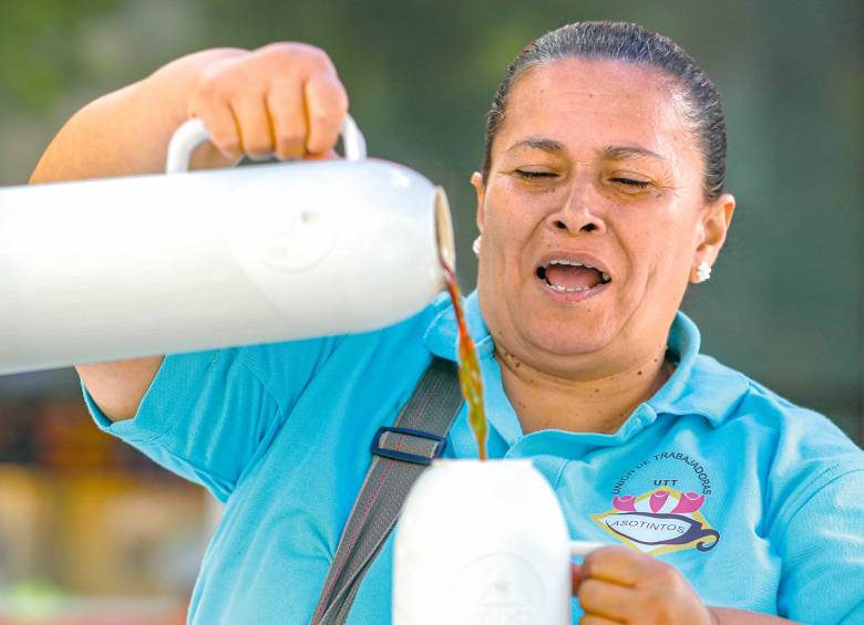 Gisela Rivera, presidenta de Asotintos, cuenta que el acopio también serviría para montar un restaurante y cocinar allí, a tarifas bajas, para las tinteras. FOTO Manuel Saldarriaga