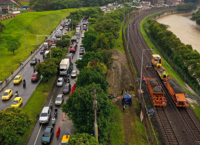 Alto flujo vehicular en la Autopista debido al cese de operaciones entre Tricentenario y Caribe. 