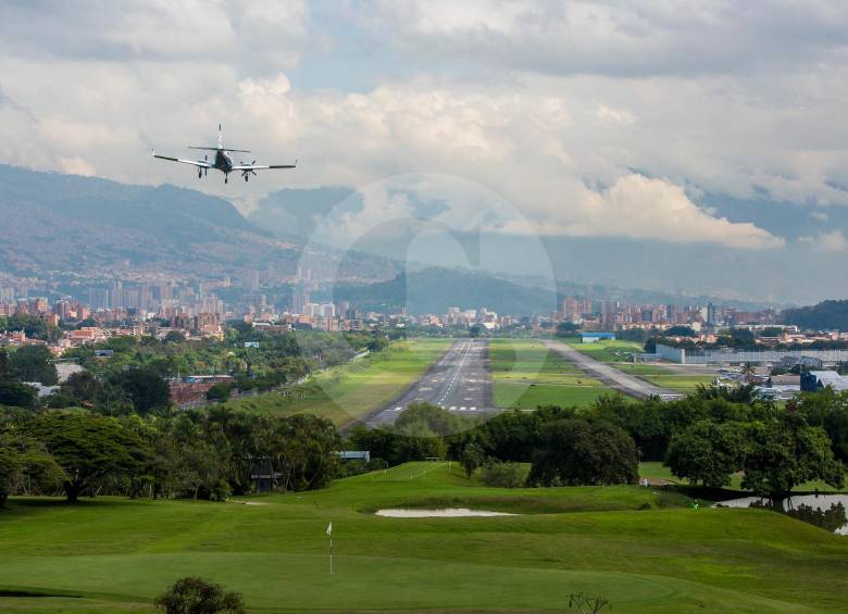 El predio donde hoy opera el aeropuerto Olaya Herrera tiene el potencial de albergar un gigantesco parque de 1,12 millones de metros cuadrados. FOTO: JUAN ANTONIO SÁNCHEZ