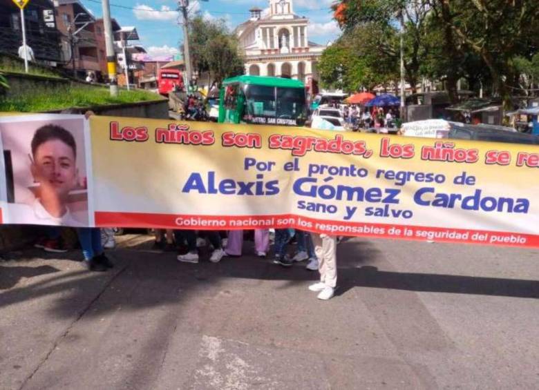 Plantón en rechazo de la desparición de Alexis Gómez. FOTO: Cortesía