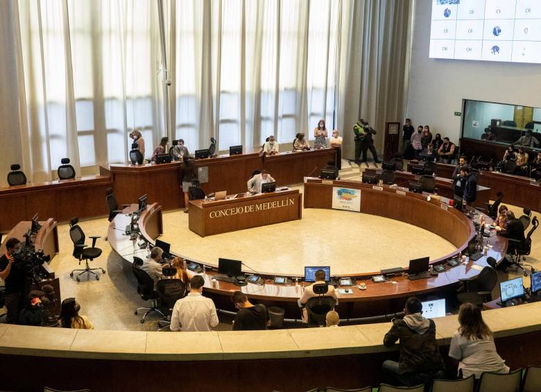La venta de las acciones de EPM en UNE Millicom es uno de los temas más complejos que se discuten en el Concejo. FOTO Camilo Suárez