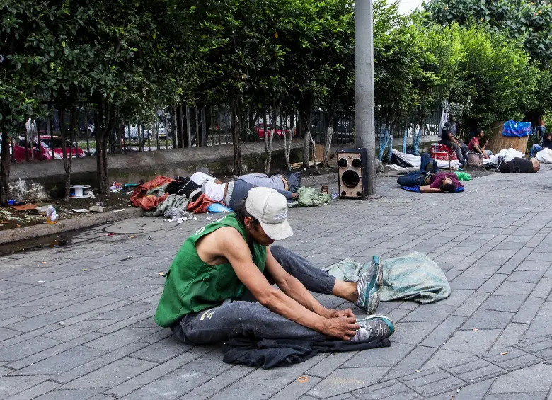 Un habitante de calle en la zona aledaña a la Plaza de Botero. Foto: Julio César Herrera Echeverri.