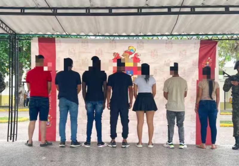 Disidentes de las Farc que se entregaron al Ejército, eran parte del grupo de alias Iván Mordisco. FOTO: Ministerio de Defensa