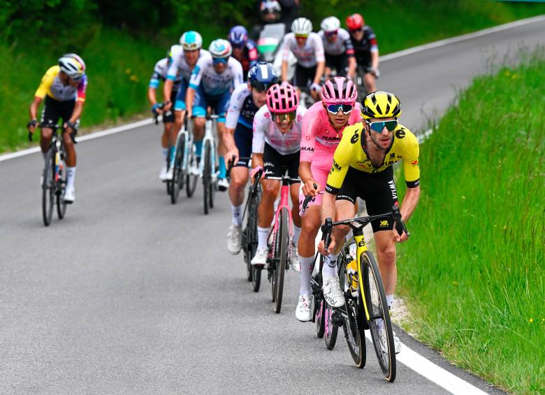 Simon Yates se prepara ahora para defender a su líder Jonas Vingegaard en el Tour de Francia, donde parte como favorito el esloveno Tadej Pogacar, quien tiene ahora 26 años de edad. FOTO: Getty