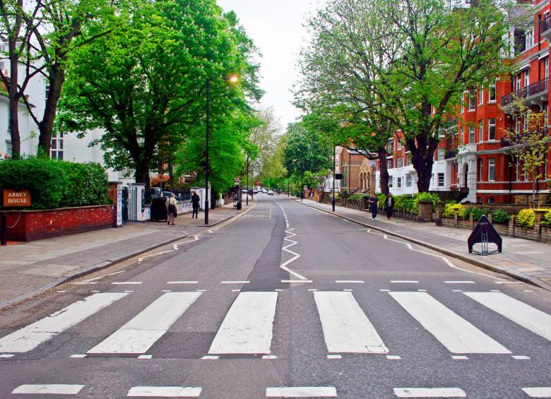 La Abbey Road se hizo famosa por el álbum de nombre homónimo que publicó The Beatles en 1969. FOTOS Cortesía Civitatis​