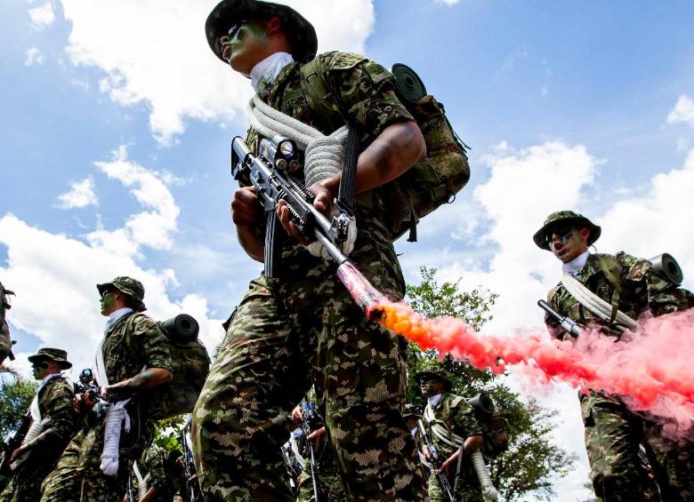 El desfile cívico-militar de este 2025 se tomó las vías del occidente de la ciudad. FOTO: Julio César Herrera