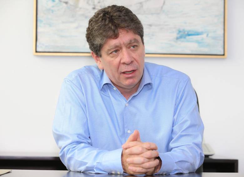 La Andi, gremio que lidera Bruce Mac Master, considera que el incremento de la UPC en Colombia para 2024 es insuficiente. FOTO: Colprensa