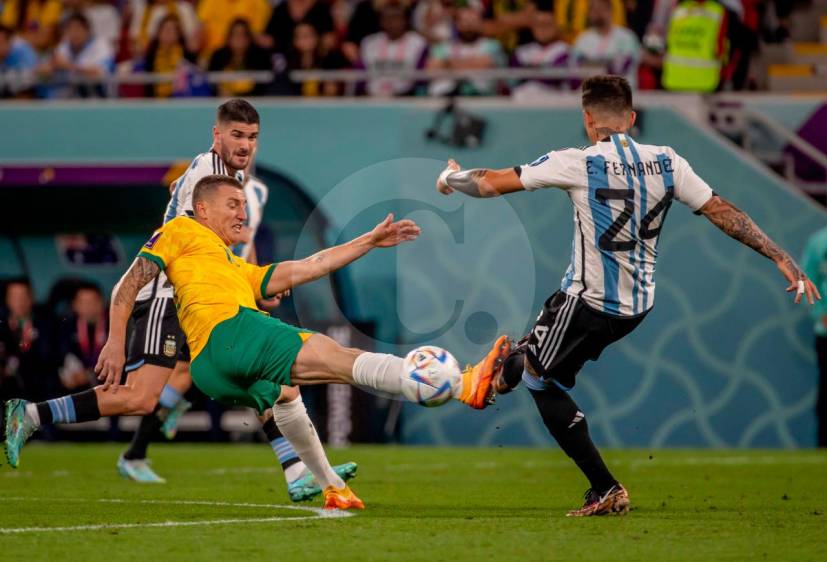 Los primeros minutos del partido fueron de mucha marca fuerte y pocas emociones, hasta que Argentina pudo encontrar los espacios para hacerle daño a Australia. FOTO JUAN ANTONIO SÁNCHEZ 