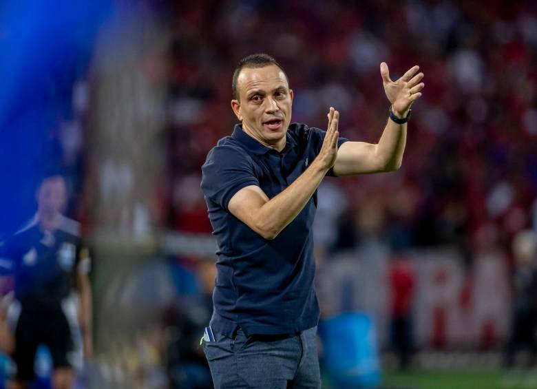 El técnico antioqueño Alejandro Restrepo llegó al Medellín el 7 de agosto de 2024. Con el cuadro rojo disputó la Copa Sudamericana, la Liga Betplay y la Copa Colombia. En todas fue protagonista. Al equipo le faltó poco para meterse en la lucha por los títulos de todos eso campeonatos. FOTO Juan Antonio Sánchez