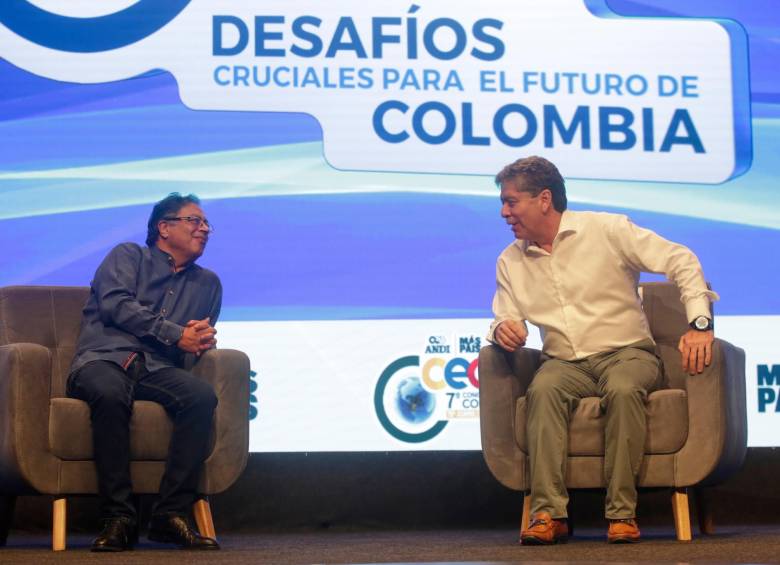 El presidente Gustavo Petro tuvo el primer cara a cara con los empresarios del país, representados por Bruce Mac Master. FOTO Cortesía