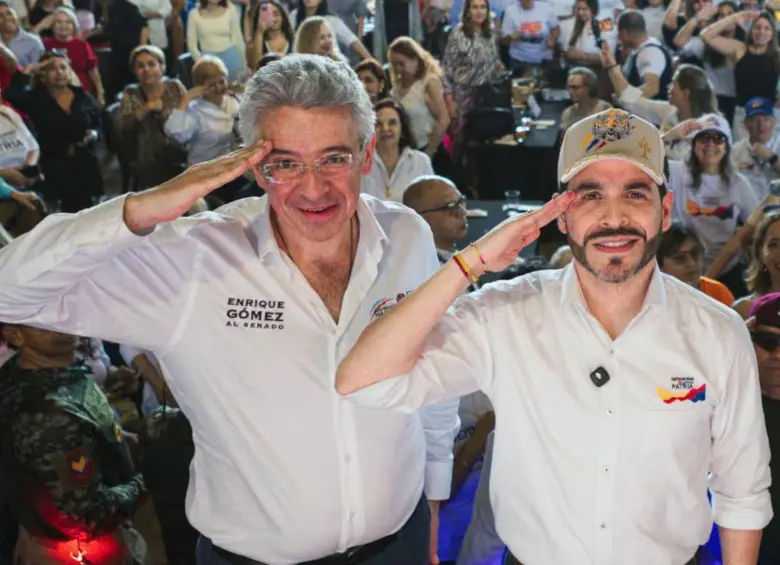 Enrique Gómez, sobrino de Álvaro Gómez Hurtado, junto al electo presidente Abelardo De la Espriella. Foto: Enrique Gómez