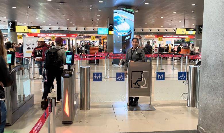 Usuarios han reportado demoras y afectaciones en la operación del terminal aéreo de la capital del país. FOTO tomada de X