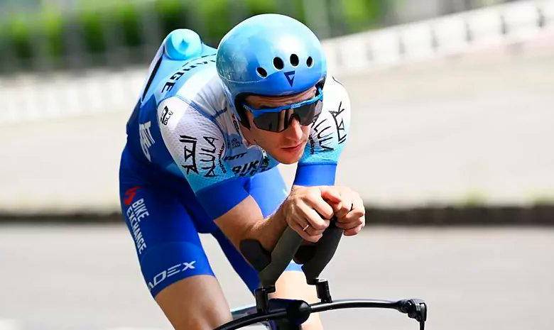 Simon Yates se quedó con la segunda etapa del Giro de Italia 2022. FOTO CORTESÍA