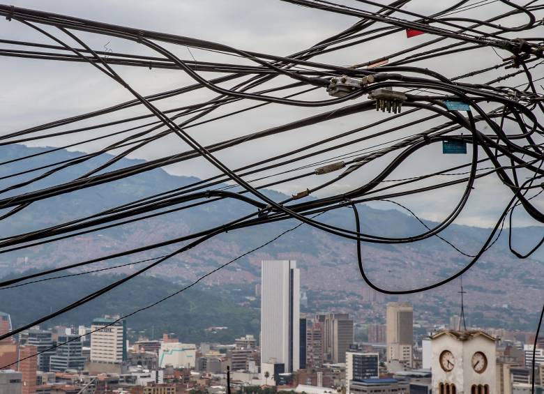 La víctima falleció en el noroccidente de Medellín, luego de recibir una descarga eléctrica. FOTO: JUAN ANTONIO SÁNCHEZ OCAMPO