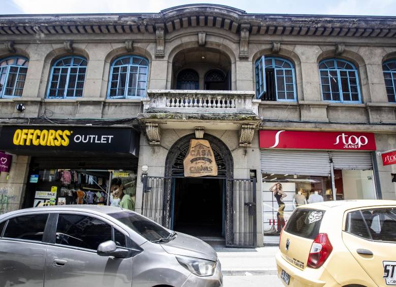 En esta casa diseñada por el belga Agustín Gooaverts hace más de un siglo, hoy los habitantes de Medellín encuentran una de las ofertas culturales más vigorosas de todo el Centro. FOTO jaime pérez múnevar