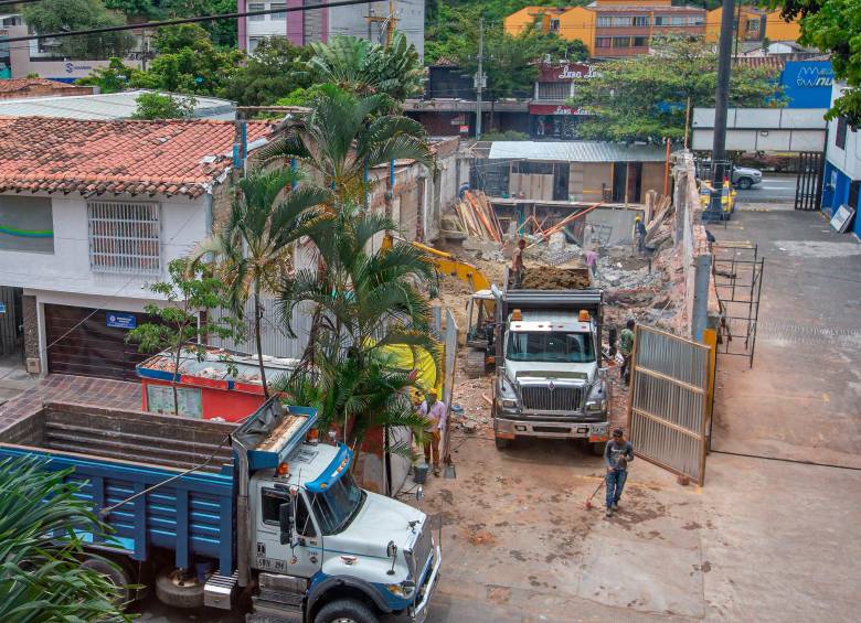 En Conquistadores no aguantan un motel más en medio del barrio