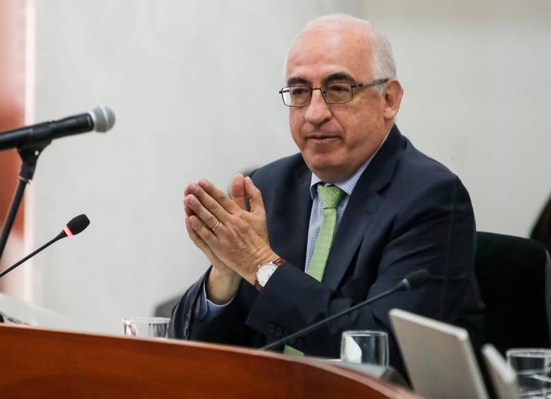 Leonardo Villar deberá explicar ante el Congreso las razones del aumento de la tasa de interés al 11,25%. FOTO COLPRENSA