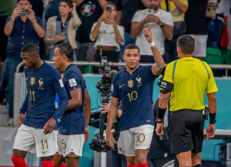Mbappé celebró dos goles en la victoria de Francia 3-1 contra Polonia. FOTO JUAN ANTONIO SÁNCHEZ 