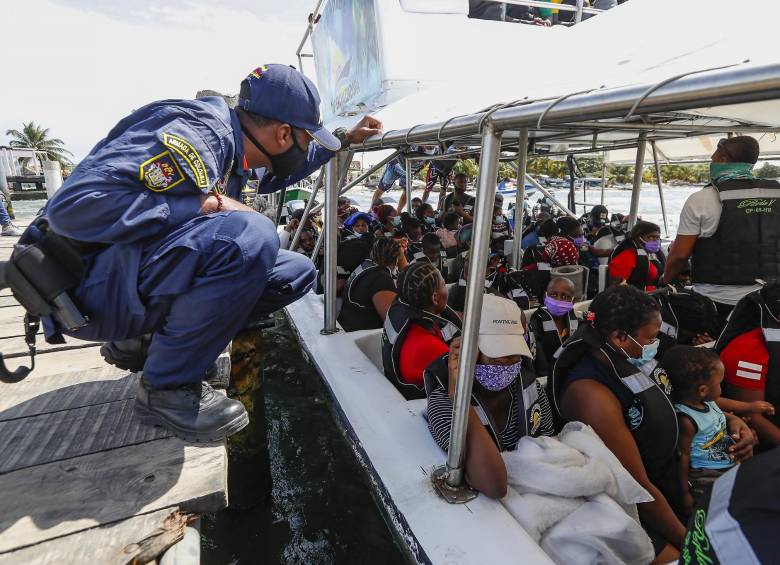 Se encuentra suspendido el transporte de migrantes en los puertos de Necoclí y Turbo. El registro en la app es obligatorio para 30 nacionalidades. Foto: Manuel Saldarriaga Quintero