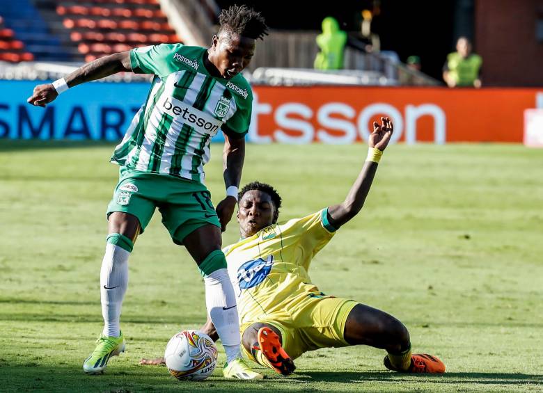 En la imagen aparece Édier Ocampo durante el empate sin goles con Bucaramanga. FOTO JAIME PÉREZ