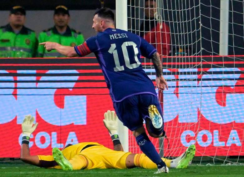 Lionel Messi durante el partido de Argentina frente a Perú. FOTO AFP