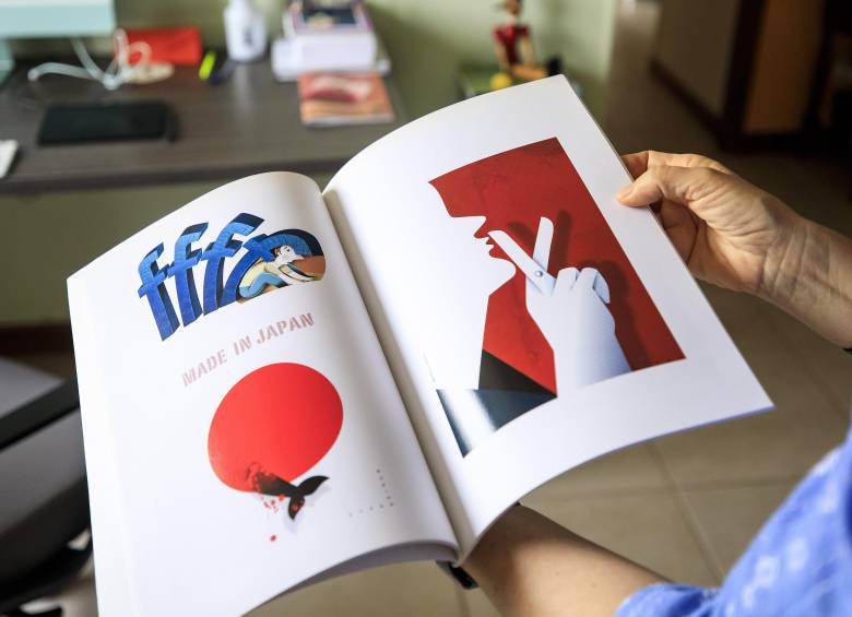 Descripción: Fotografias tipo entrevista a ilustradora ganadora del premio La Catrina Lugar: Personajes: Elena Ospina Fecha de evento: 30/10/2025 Foto: Andrés Camilo Suárez Echeverry