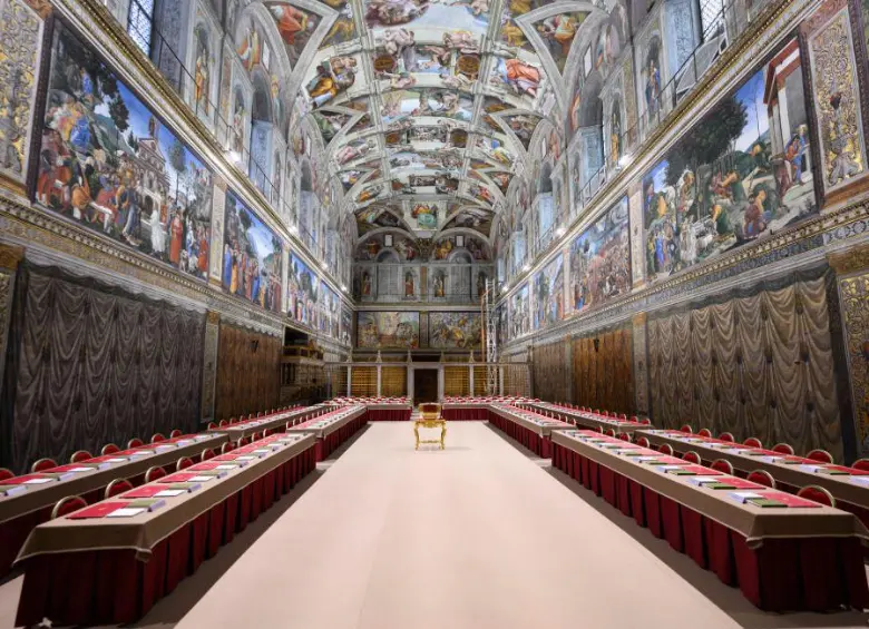 Así se ve la Capilla Sixtina en el cónclave del 2025. Foto: Vatican News.