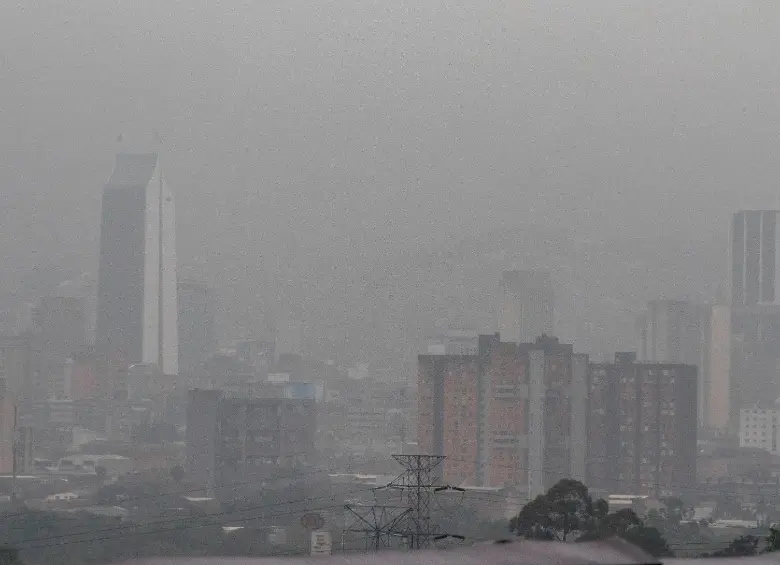 El Ideam advierte que la intensidad de las precipitaciones en las regiones Andina, Caribe y Orinoquía podría prolongarse durante los próximos tres meses, elevando el riesgo de inundaciones y deslizamientos. FOTO EL COLOMBIANO