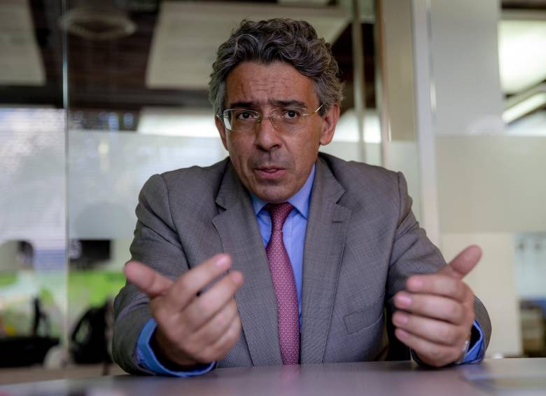 Enrique Gómez Martínez fue uno de los beneficiados con la decisión de la Corte Constitucional, que en 2021 revivió a partidos políticos afectados por la violencia. FOTO Juan Antonio Sánchez