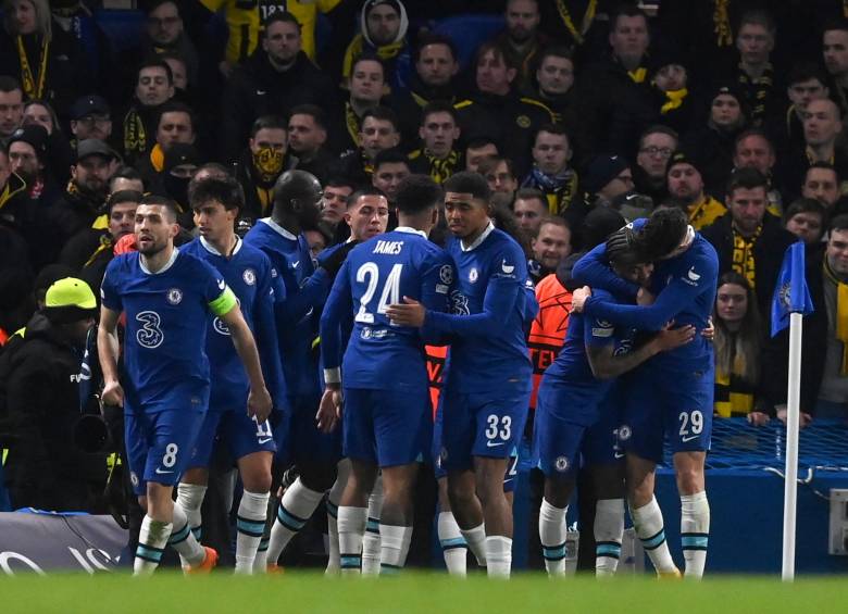 Chelsea le empieza a dar alegrías a sus hinchas. Tras una discreta actuación en la Premier, en la Champions ya está entre los ocho mejores equipos del torneo. FOTO EFE