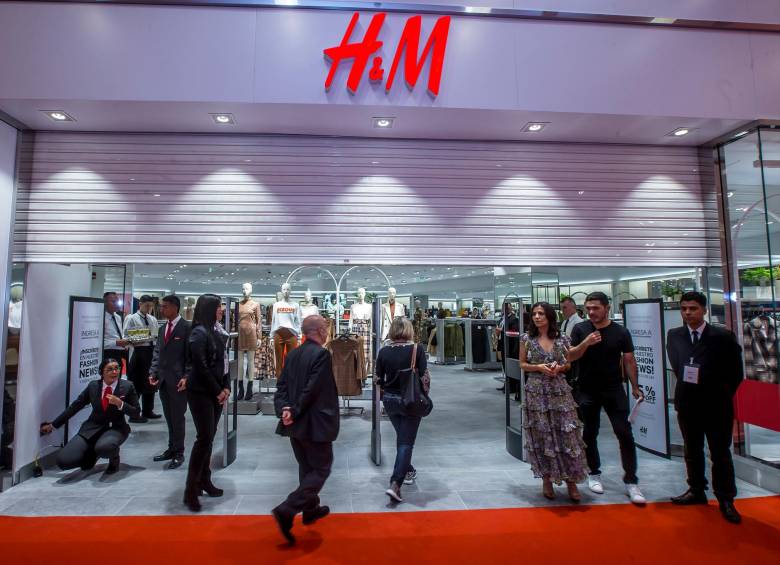 El más reciente anuncio de un recorte masivo de personal lo hizo esta semana la cadena sueca de ropa H&M. La famosa marca decidió despedir 1.500 empleados de su nómina. Foto: Juan Antonio Sánchez