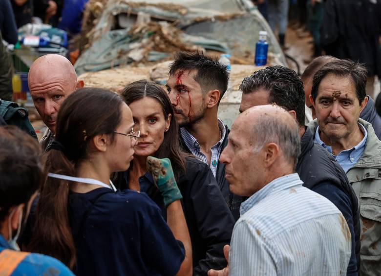 En medio del desorden por la visita de los reyes de España, varias personas resultaron heridas. FOTO: Europa Press