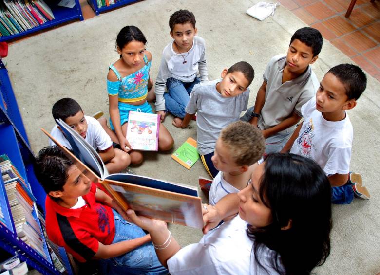 Las bibliotecas afiliadas a la Red ofrecen un catálogo de libros para la consulta de comunidades vulnerables. FOTO: ARCHIVO EC
