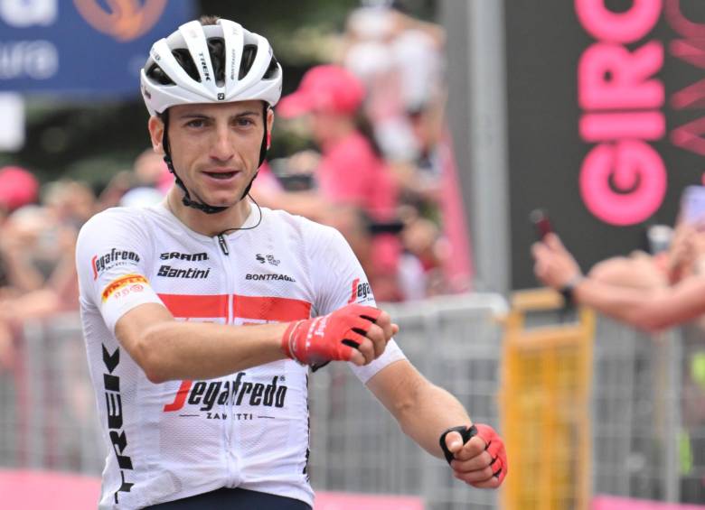 Ciccone, cruzando la meta en la exigente etapa del Giro. FOTO EFE