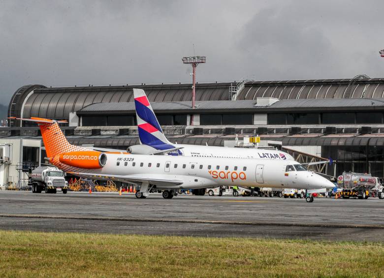 Se aconseja a viajeros llegar al aeropuerto con tres horas de anticipación para vuelos nacionales e internacionales. FOTO: Juan Antonio Sánchez.